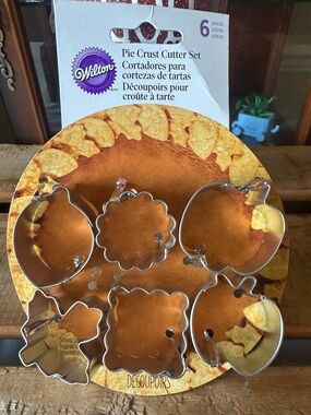 Wilton Mini Pie Cutter Set 6 Lemon, Pumpkin, Round, Flower, Leaf, Square, Apple